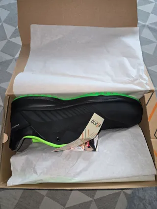 Zapatos de seguridad X-Safe negros y verdes