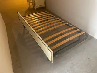 Mesa escritorio infantil con silla y cama