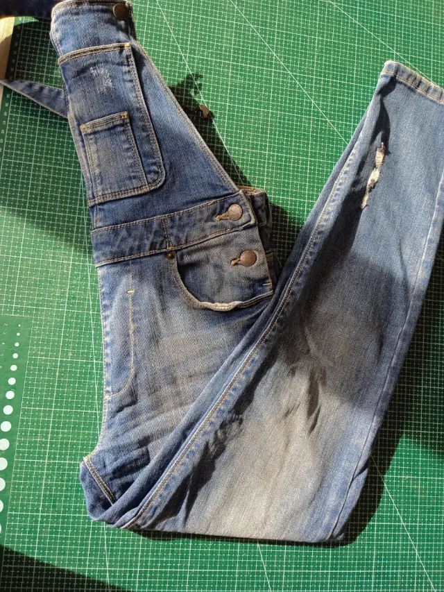 Peto vaquero Zara niña azul desgastado talla 11/12