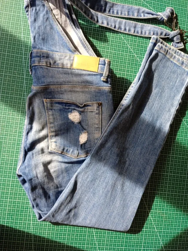 Peto vaquero Zara niña azul desgastado talla 11/12