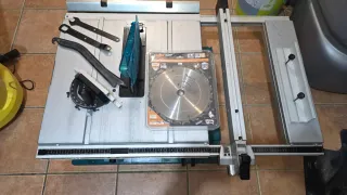 Sierra de mesa Makita 2704