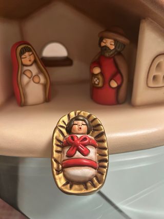 Nacimiento THUN Cerámica Rojo y Dorado