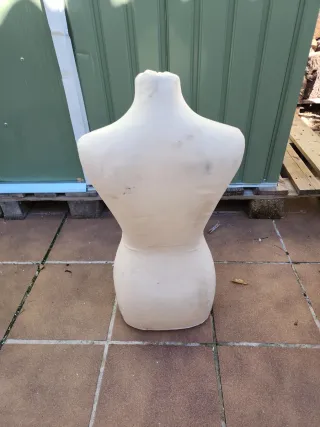 Maniquí Torso Costura Beige
