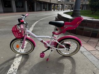 Bicicleta niña B'TWIN rosa con cesta