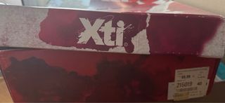 Botas altas de piel marrones y negras