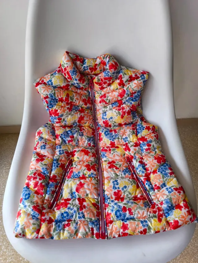 Chaleco acolchado estampado floral
