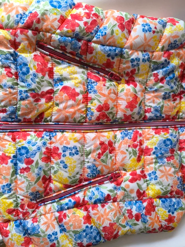 Chaleco acolchado estampado floral
