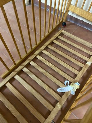 Cuna de madera para bebé