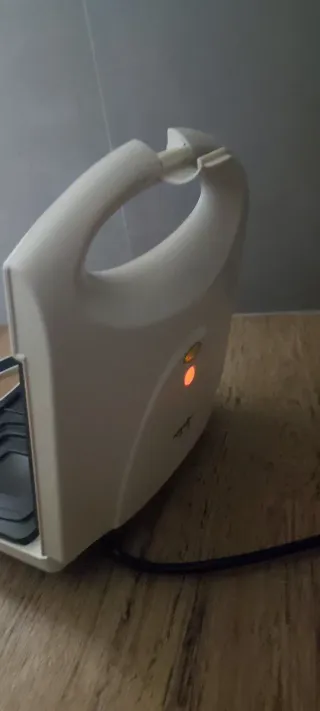 Sandwichera Jata Blanca