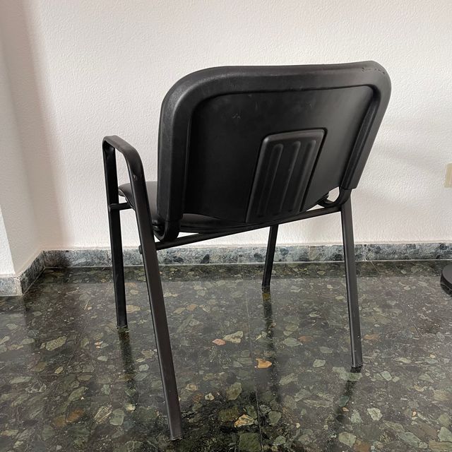 Silla de oficina negra