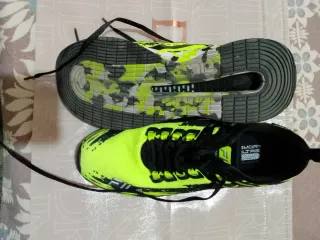 Zapatillas Fila Negras y Amarillas