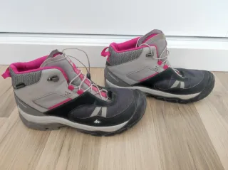 Botas montaña Quechua Talla 35