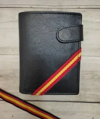 CARTERA CON MONEDERO EN PIEL BANDERA + REGALO PULS