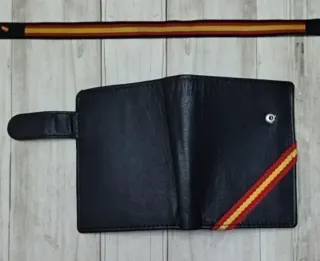 CARTERA CON MONEDERO EN PIEL BANDERA + REGALO PULS