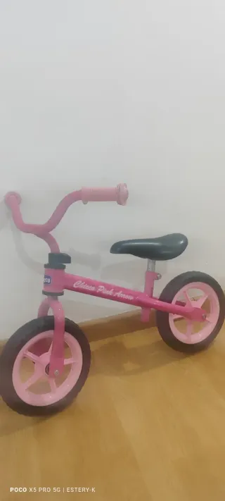 Bicicleta sin pedales rosa Chicco