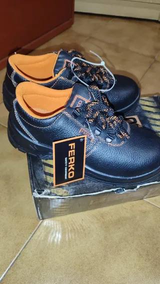 Zapatos de seguridad FERKO negros y naranjas