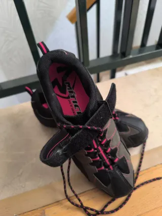 Zapatillas de spinning negras y rosas