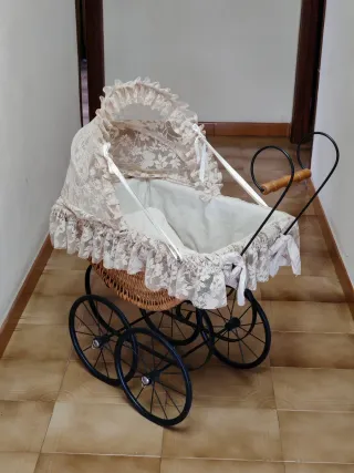 Carrito de muñecas vintage.
