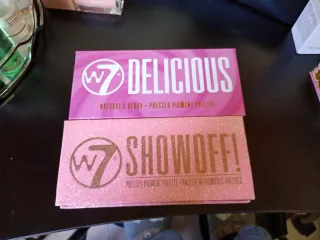 W7 2 Paletas de Sombras Delicious y Showoff!