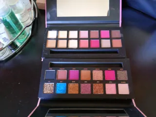 W7 2 Paletas de Sombras Delicious y Showoff!