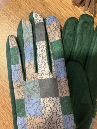 Guantes de vestir con etiqueta