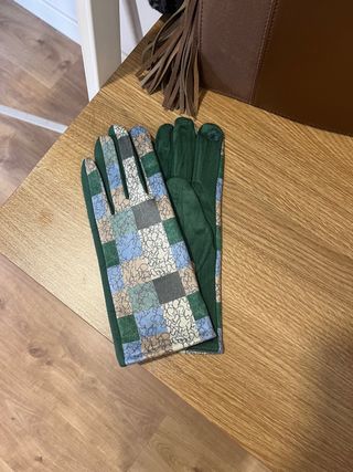 Guantes de vestir con etiqueta