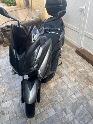 Yamaha XMAX 125 Maleta incluida