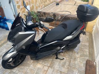 Yamaha XMAX 125 Maleta incluida