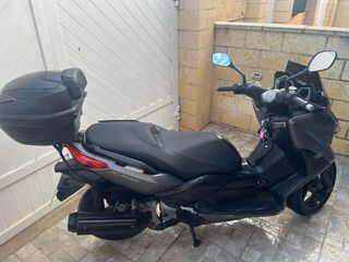 Yamaha XMAX 125 Maleta incluida