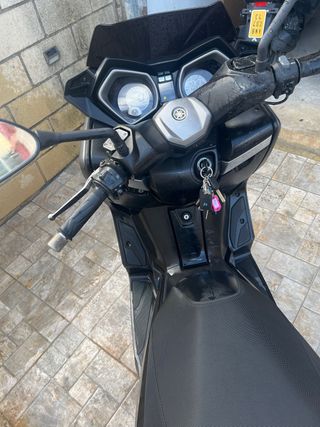 Yamaha XMAX 125 Maleta incluida