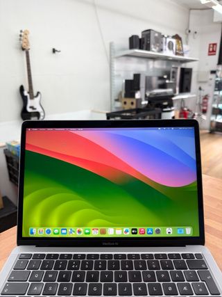 MacBook Air 2020 i3 8GB RAM 256GB SSD