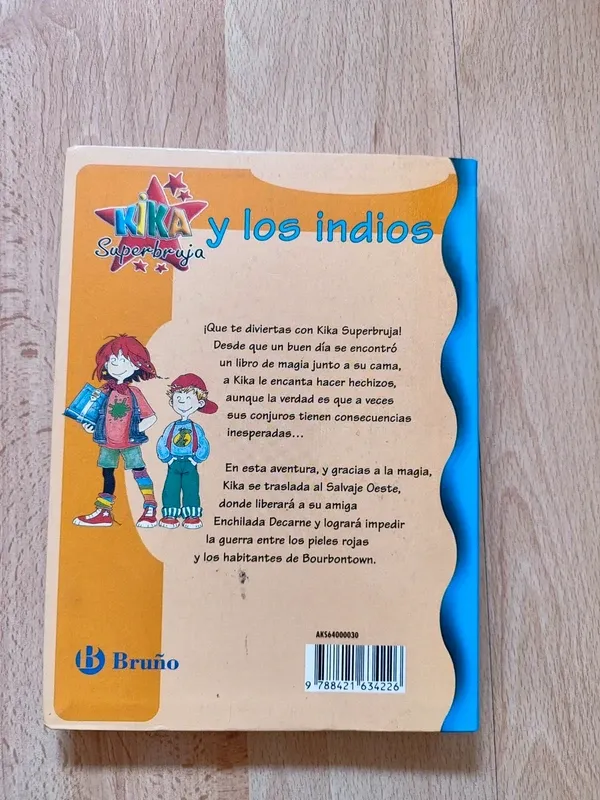 Kika Superbruja y los indios (Spanish Edition)