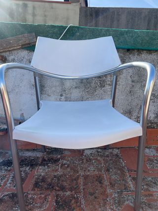 Sillas Vinçon brazos metal y plástico