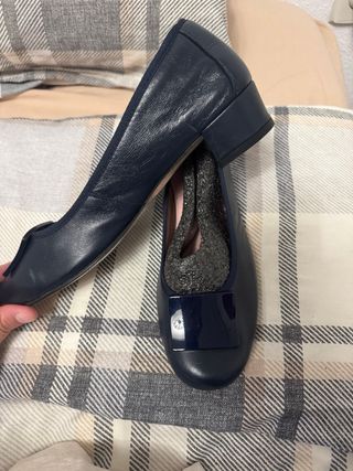 Zapatos planos azul marino con hebilla