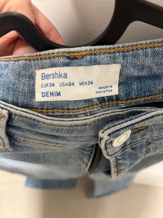 Jeans Bershka acampanados azules