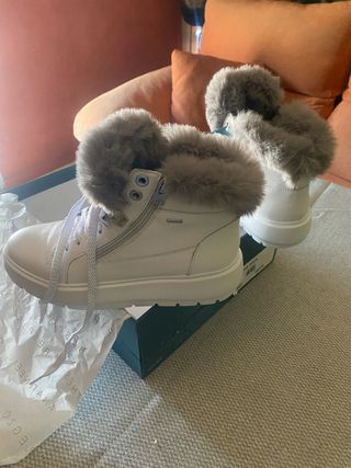 Zapatillas blancas con pelo