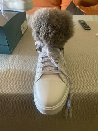 Zapatillas blancas con pelo