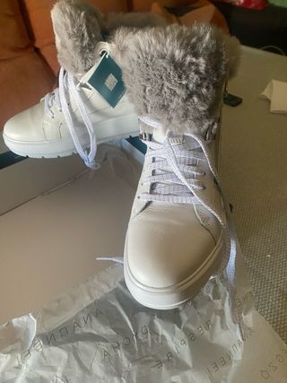 Zapatillas blancas con pelo