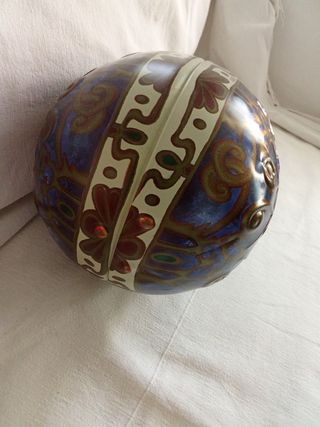 Uovo decorativo vintage in metallo