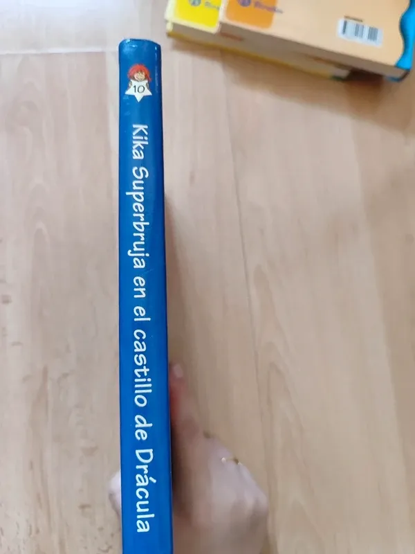 KIKA SUPERBRUJA EN CASTILLO DRACULA (10)