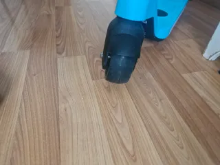 Patinete eléctrico azul