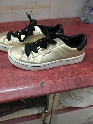 Zapatillas Skechers Mujer Doradas y Negras