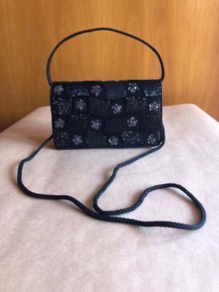 Borsa nera con perline e paillettes