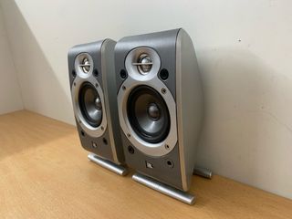 Altavoces JBL SCS200SAT Gris/Plata