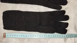 Guantes de punto negros con pedrería