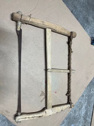 Sierra de marco antigua de madera