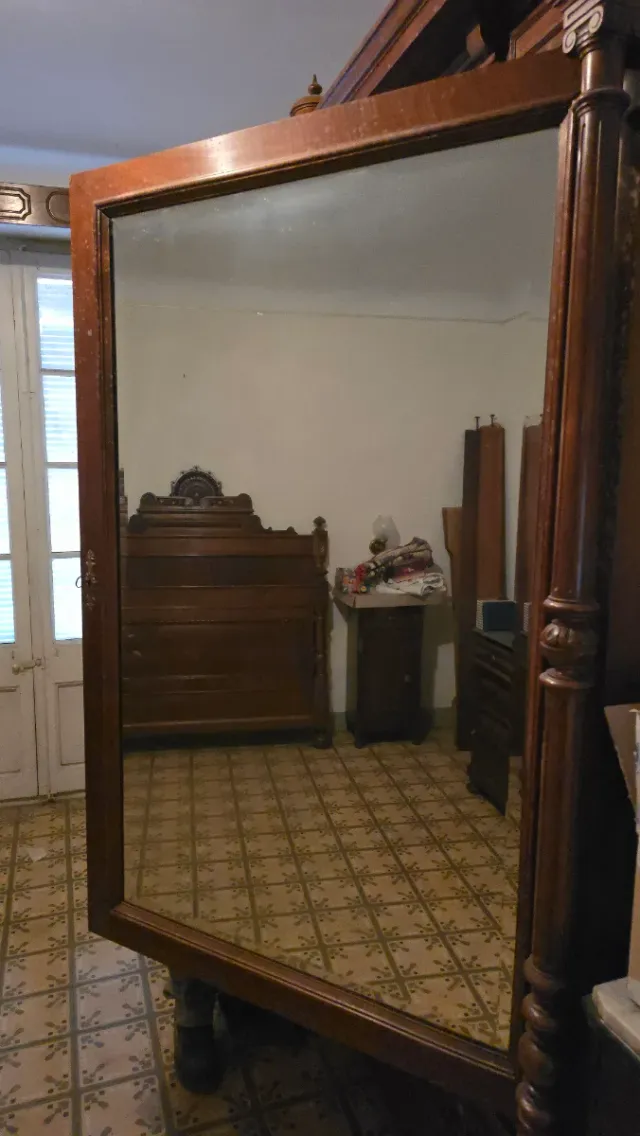 Espejo antiguo de madera y cristal