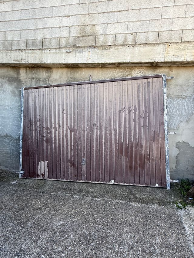 Puerta de garaje con motor (Precio Negociable)