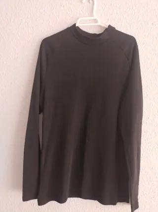 Térmica negra cuello alto manga larga de Decatlon