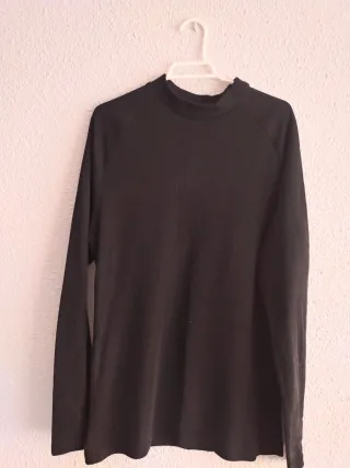 Térmica negra cuello alto manga larga de Decatlon